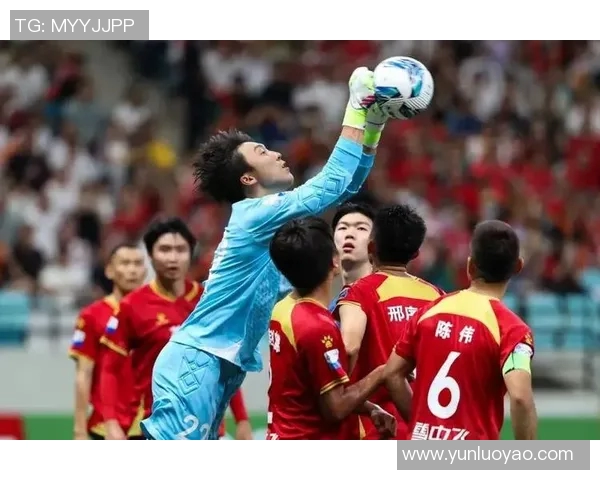 从草根到巅峰足球明星的奋斗历程与个人成长故事