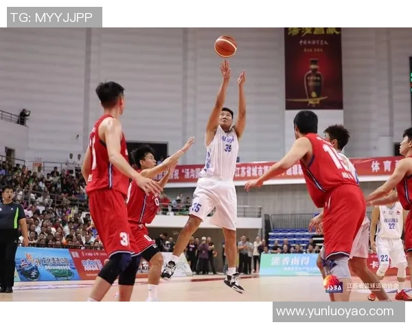 南京篮球队在精英赛中以88分稳居积分榜首位展现强劲实力