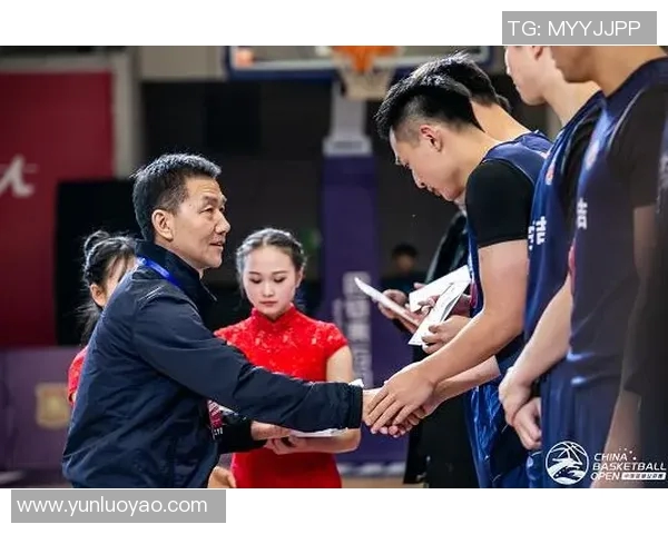 杭州篮球队在邀请赛中以86分稳居积分榜首位展现强劲实力